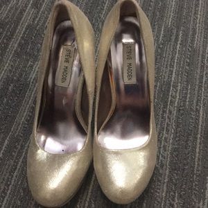 Steve Madden gold heels. Size 7